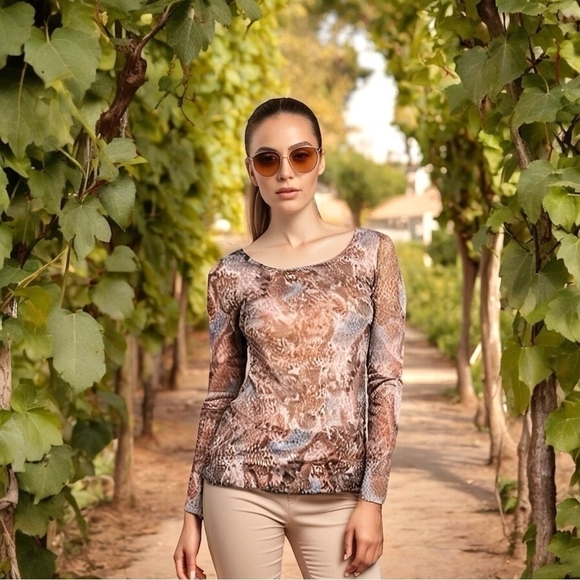 Women’s Top ROSSO PICANTE Animal Print Brown Grey  Sheer Stretch Crewneck Blouse - Picture 1 of 9